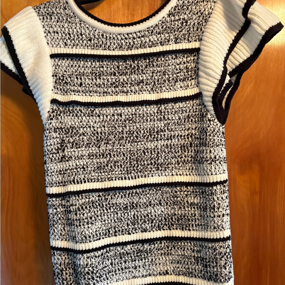 Versona Black and White Knit Crewneck Top